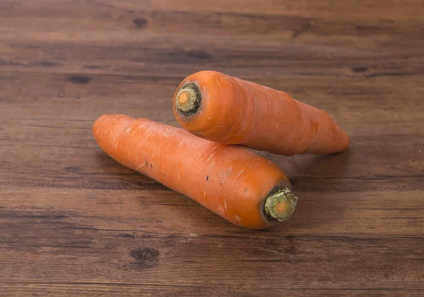 Органічна сира морква сільського дерева — стокове фото