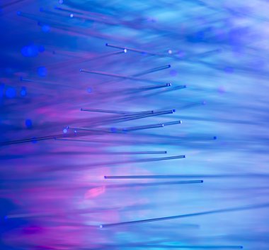 Optik fiber dinamik teknoloji arka planının derinliklerinden uçuyor.