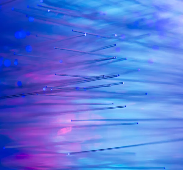 Optiska fibrer dinamiska flyger från djup på teknik bakgrund — Stockfoto
