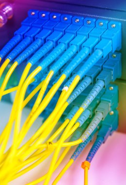 Fiber optik ekipmanlı teknoloji merkezi