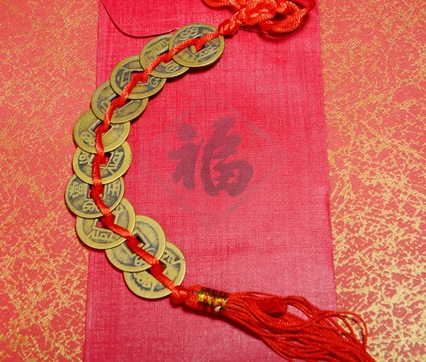 Traditionele Chinese knoop, kalligrafie betekent gelukkig nieuwjaar — Stockfoto