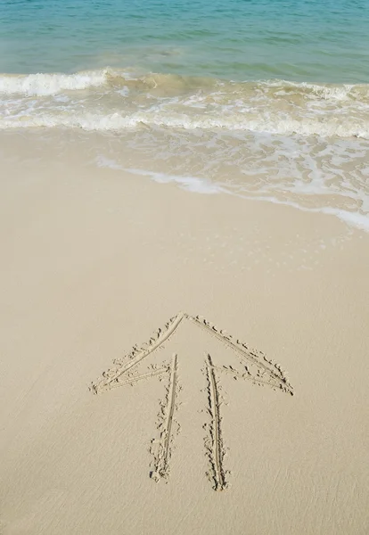Pfeil auf den Sand — Stockfoto