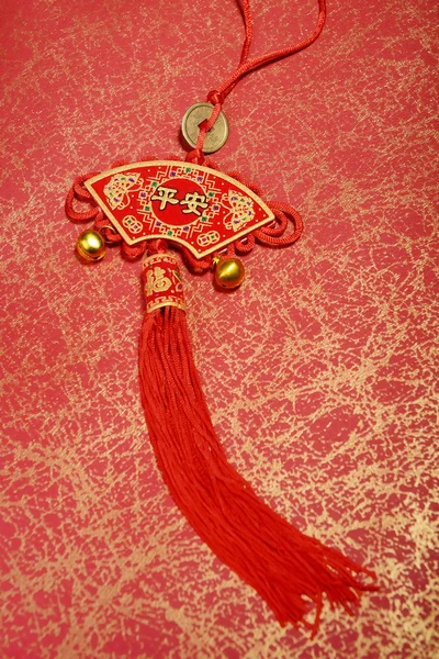 Noeud chinois traditionnel, la calligraphie signifie bonne année — Photo