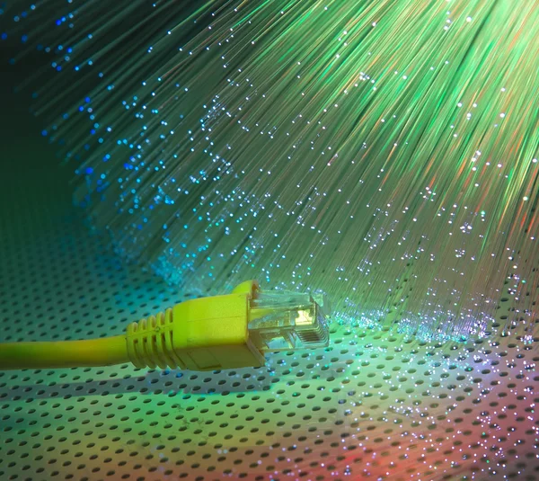 Cable de red con fondo de color de alta tecnología —  Fotos de Stock