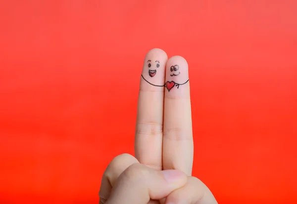 Casal feliz no amor com sorrisos pintados e abraços — Fotografia de Stock