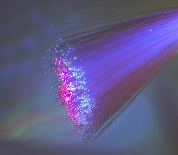Optische Fasern Dinamic fliegen aus der Tiefe auf Technologie Hintergrund — Stockfoto