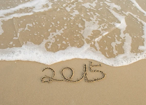 Jaar 2014 hand geschreven op het zand — Stockfoto