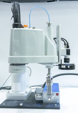 Endüstri 4.0 ve teknoloji konsepti için imalat endüstrisindeki akıllı robotlar. Zenginlik fabrikasındaki robotik görüş sensör kamera sistemi