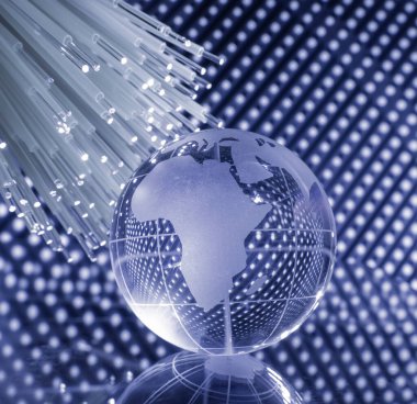Fiber optik arka plana karşı yüksek teknolojili dünya küresi