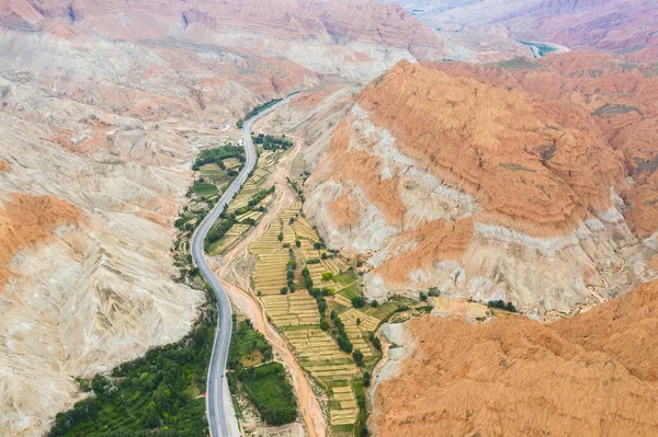 Vista Aérea Carretera Piedra Arenisca Roja Danxia Geoparque Nacional Ningde —  Fotos de Stock