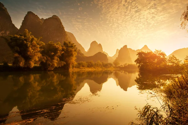 Paesaggio Bama Guangxi Porcellana — Foto Stock