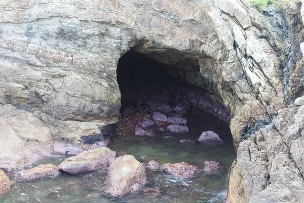 Caverna Mar Rochas Costa Praia — Fotografia de Stock