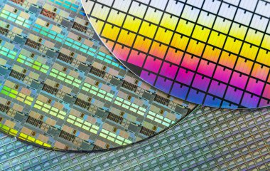 Elektronikte entegre devrelerin üretimi için kullanılan mikroçipli Silikon Wafer.