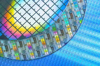 Elektronikte entegre devrelerin üretimi için kullanılan mikroçipli Silikon Wafer.