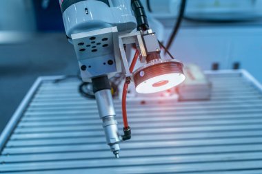 Zerdüşt fabrikasındaki robotik görüş sensör kamera sistemi, endüstri 4.0 ve teknoloji konsepti için imalat endüstrisi