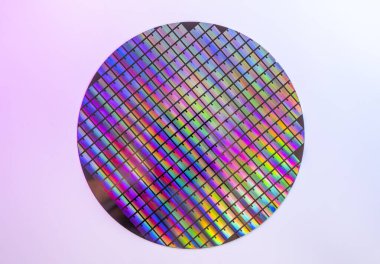 Elektronikte entegre devrelerin üretimi için kullanılan mikroçipli Silikon Wafer.