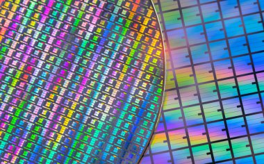 Elektronikte entegre devrelerin üretimi için kullanılan mikroçipli Silikon Wafer.