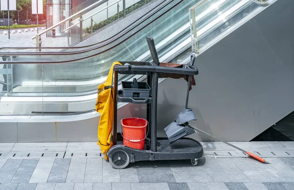 Wózek Czyszczący Miejscu Publicznym Produktami Czyszczącymi Mop Wiadra Czyszczenia Podłogi — Zdjęcie stockowe