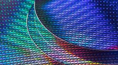 Elektronikte entegre devrelerin üretimi için kullanılan mikroçipli Silikon Wafer.