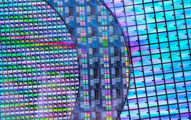 Elektronikte entegre devrelerin üretimi için kullanılan mikroçipli Silikon Wafer.