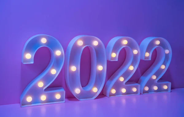 Nieuwjaar 2022 Creatief Ontwerp Concept Nummers Van Gele Bollen Paarse — Stockfoto