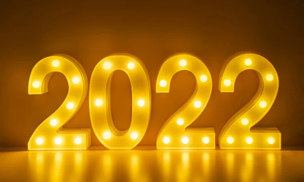 Nieuwjaar 2022 Creatief Ontwerp Concept Nummers Van Gele Bollen Roze — Stockfoto