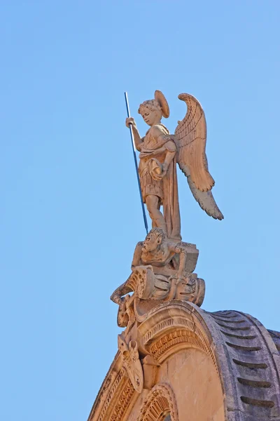 Saint michael heykeli — Stok fotoğraf