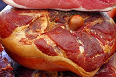 Tütsülenmiş domuz jambon