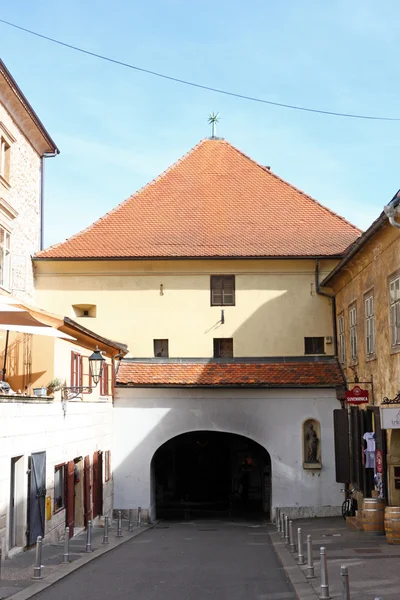 Gamla fästningen gate, zagreb — Stockfoto