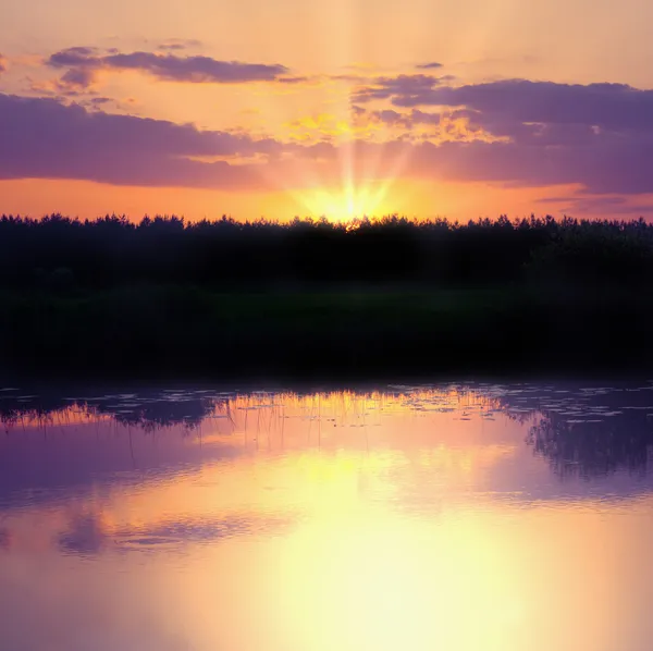 Sjön på sunset — Stockfoto