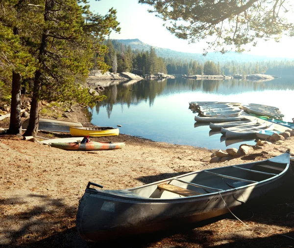 Boot auf dem See — Stockfoto