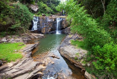 şelale üzerinde sri lanka