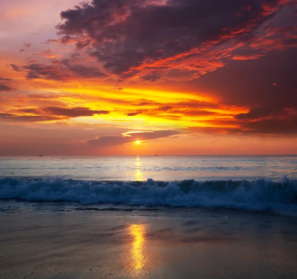 Zonsondergang op zee — Stockfoto