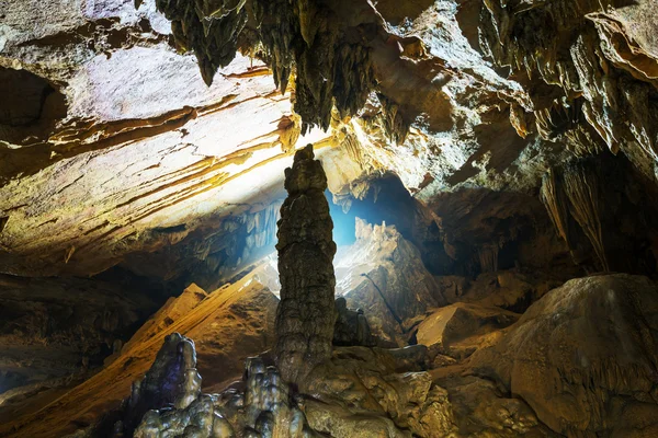 Jeskyně ve Vietnamu — Stock fotografie