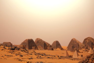 Sudan'da piramit