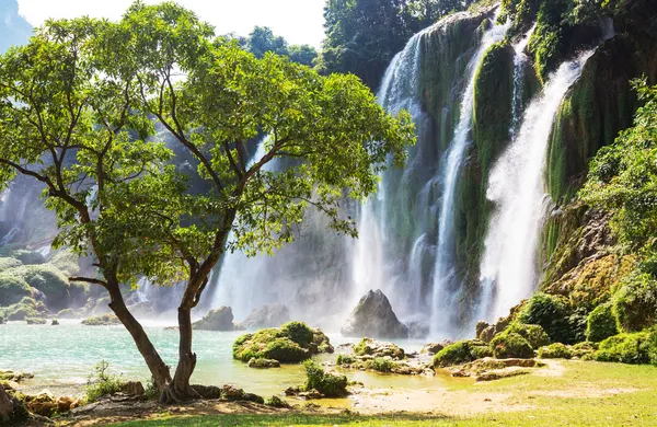 Cachoeira em vietnam — Fotografia de Stock