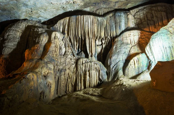 Caverna em vietnam — Fotografia de Stock