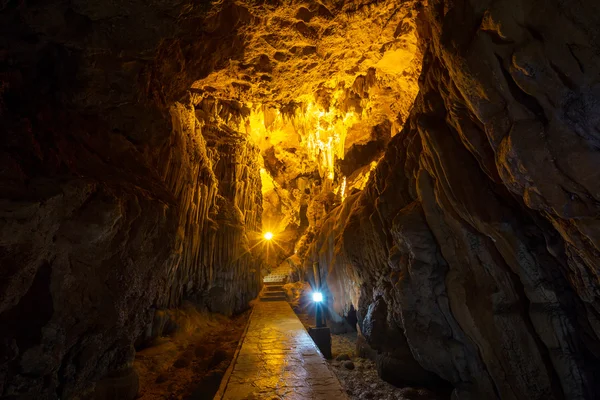 Caverna em vietnam — Fotografia de Stock