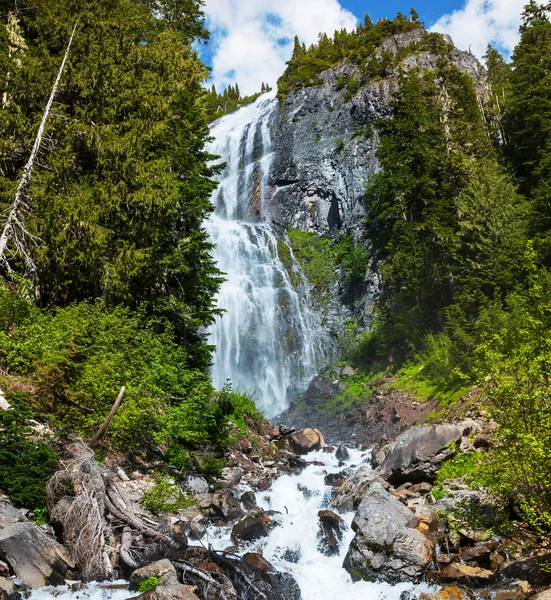 Wasserfall im Regen — Stockfoto