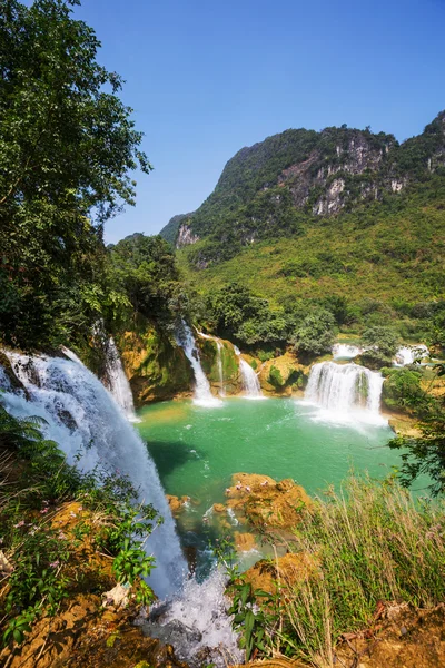 Водопад во Вьетнаме — стоковое фото