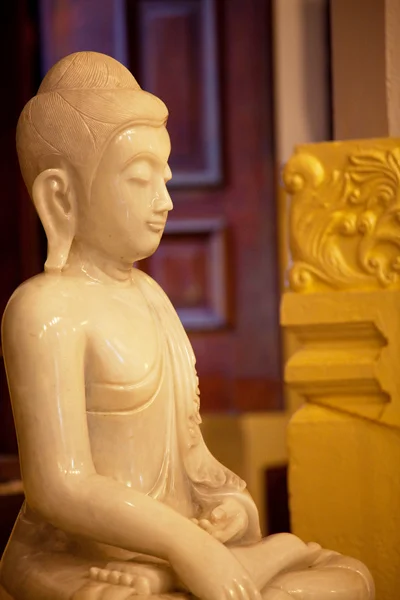 Статуя Будды — стоковое фото