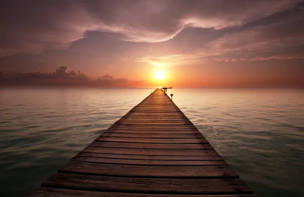 Boardwalk op het strand — Stockfoto