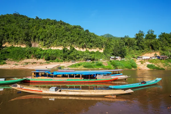 Barco en Laos — Foto de Stock