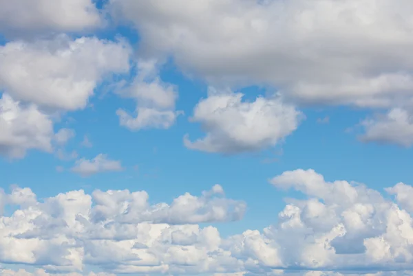 Nuvens brancas — Fotografia de Stock