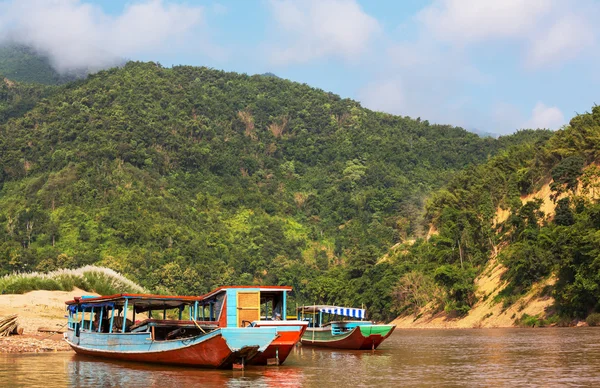 Човен в Лаосі — стокове фото