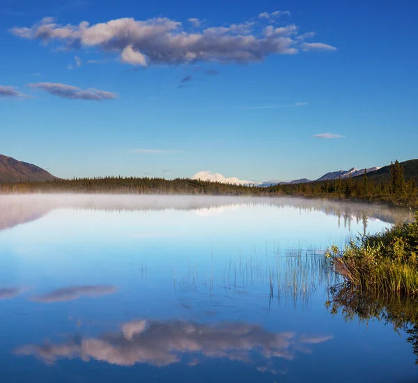 Lago en Alaska — Foto de Stock