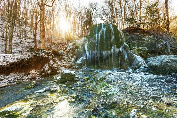 Wasserfall im Wald — Stockfoto
