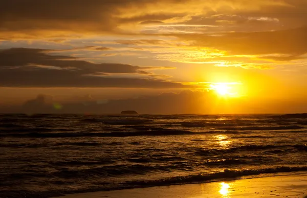 Zonsondergang op zee — Stockfoto