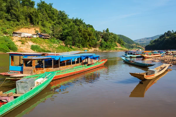 Barco en Laos — Foto de Stock