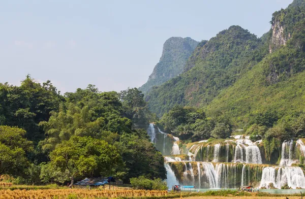 Vodopád ve Vietnamu — Stock fotografie
